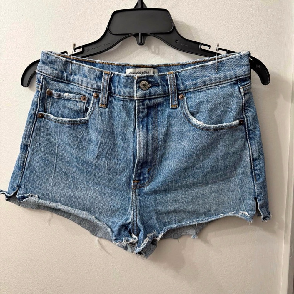 Abercrombie & Fitch the mom short high rise Size 27